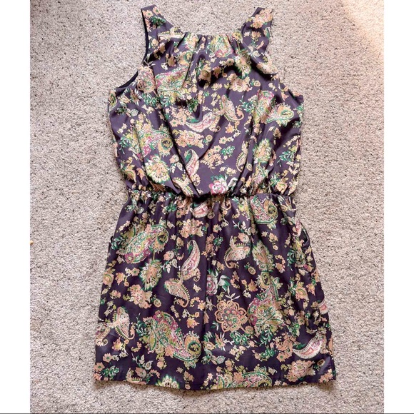 Sleeveless Short Dress - Picture 2 of 4